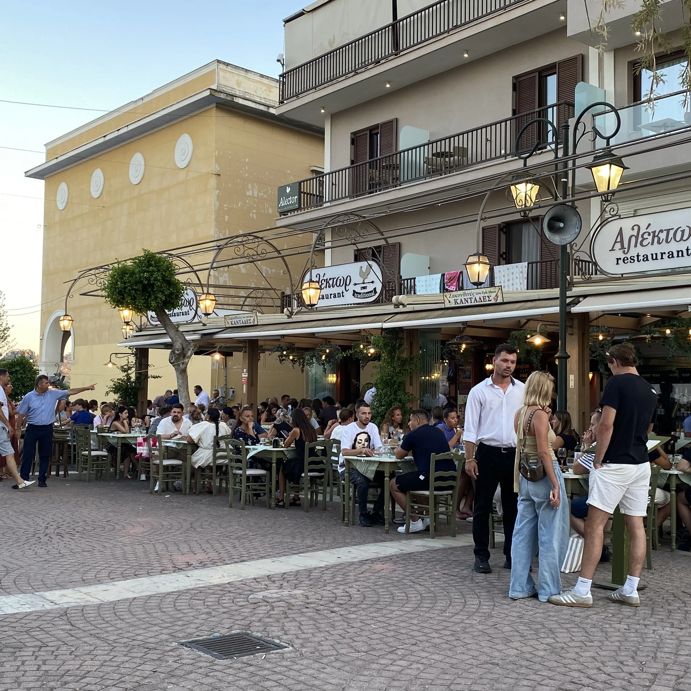 Alektor busy with guests on Dimokratias Square